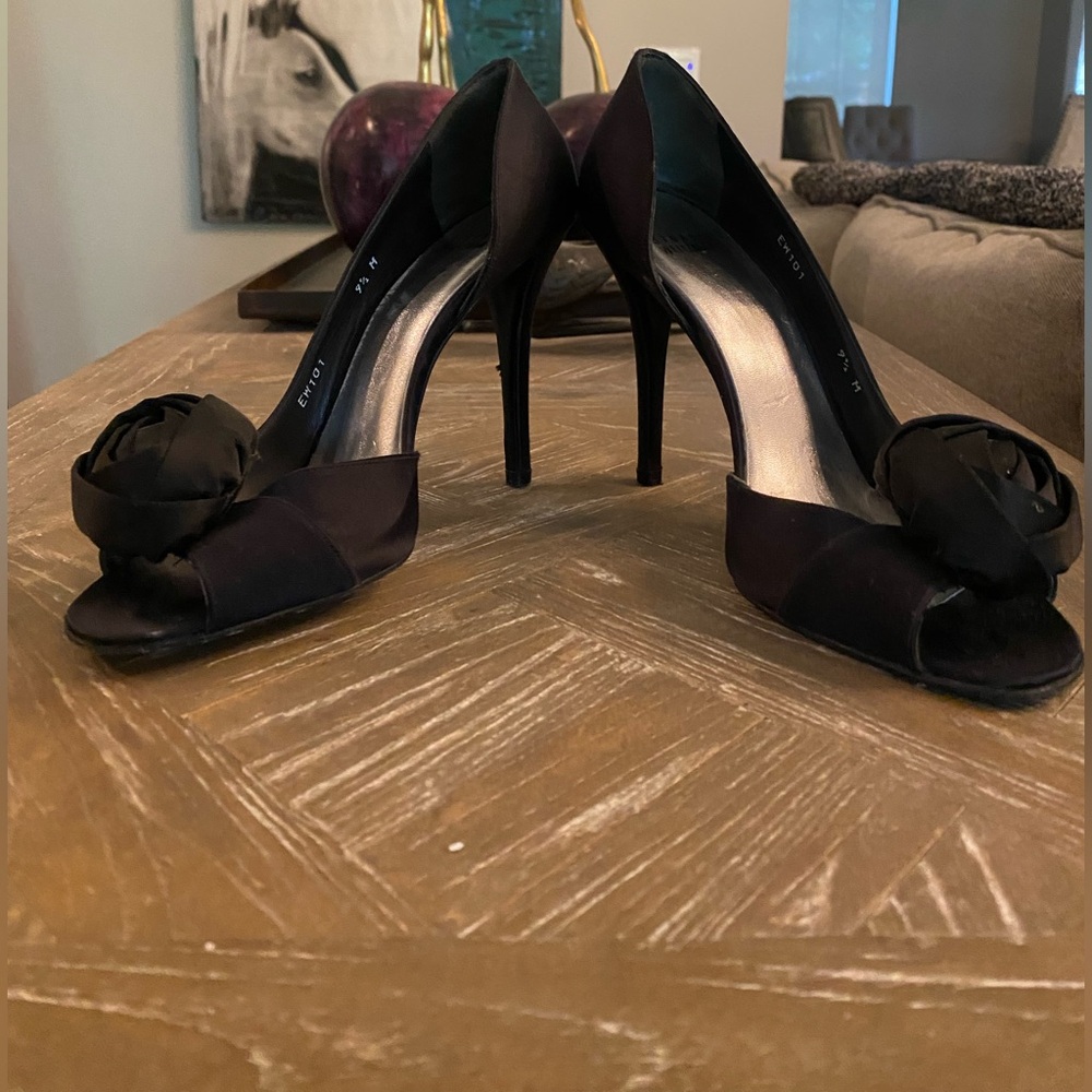 Stuart Weitzman Black Floral Embellished Heels - Picture 4 of 7